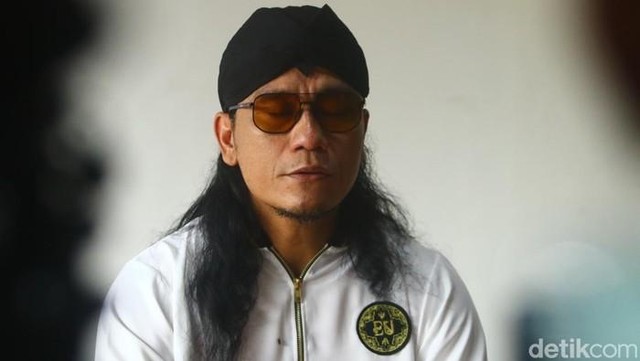 Berita Viral Selebriti dari InsertLive : Beri Pesan di Pernikahan Anak Deddy Mulyadi, Gus Miftah Kena Sentil
