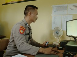Tangkal Hoax! Polisi di Wilayah 3T Kini Manfaatkan Internet untuk Edukasi Masyarakat