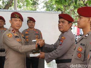 Polres Trenggalek Ganjar Penghargaan 3 Anggota Berprestasi di HUT Reserse Polres Trenggalek Ganjar Penghargaan 3 Anggota Berprestasi di HUT Reserse