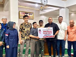 Andre Rosiade Bantu Rehab Kubah Masjid & Bagi-bagi Sembako di Lubeg Padang