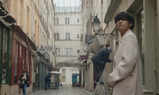 Winter Ahead dari V/ Foto: youtube.com/HYBELABELS Winter Ahead dari V/ Foto: youtube.com/HYBELABELS