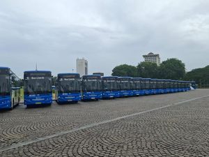 Daftar 13 Rute Bus Listrik Transjakarta, Cek Lokasinya! Daftar 13 Rute Bus Listrik Transjakarta, Cek Lokasinya!