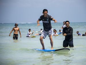 AMMAN-Pemkab Sumbawa Barat Dukung Surfing Jadi Ekskul Baru di Sekolah AMMAN-Pemkab Sumbawa Barat Dukung Surfing Jadi Ekskul Baru di Sekolah