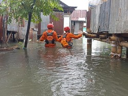 Dampak Banjir di Makassar: 3 Kecamatan Terendam-8 Warga Mengungsi