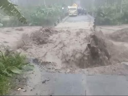 Banjir Putus Akses Antarkecamatan di Banjarnegara