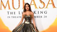 7 Gaya Blue Ivy Carter Pakai Gaun Emas di Usia 12, Dikritik Terlalu Dewasa