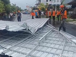 Atap Rumah Terbang gegara Puting Beliung di Klungkung