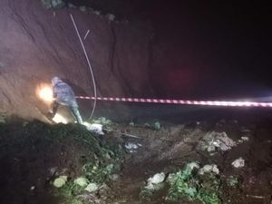 Longsor Timbun Jalan Desa Campursari Wonosobo, 1 Dusun Terisolasi Longsor Timbun Jalan Desa Campursari Wonosobo, 1 Dusun Terisolasi