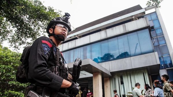 Foto-foto Terkini Gedung di Bulungan Jaksel Pascakebakaran