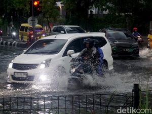 Pemkot Surabaya Sebut Masih Ada 200 Sumber Banjir yang Harus Dibenahi Pemkot Surabaya Sebut Masih Ada 200 Sumber Banjir yang Harus Dibenahi