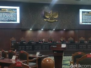 Hakim MK Arsul Tergelitik Permohonan Koalisi Perempuan: Kenapa Selalu DPR? Hakim MK Arsul Tergelitik Permohonan Koalisi Perempuan: Kenapa Selalu DPR?