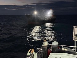 KN Tanjung Datu 301 Bakamla Selamatkan Kapal Mongolia di Perairan Kepri