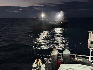 KN Tanjung Datu 301 Bakamla Selamatkan Kapal Mongolia di Perairan Kepri KN Tanjung Datu 301 Bakamla Selamatkan Kapal Mongolia di Perairan Kepri