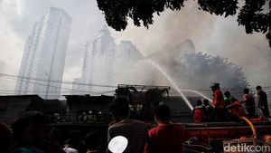 Kebakaran Lalap Permukiman Padat di Kebon Kosong Kemayoran