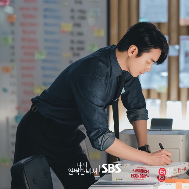 Lee Jun Hyuk dalam Love Scout / Foto: SBS