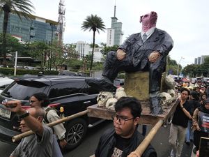 Massa dari Berbagai Elemen Gelar Aksi Jalan Kaki Peringati Hari HAM Sedunia Massa dari Berbagai Elemen Gelar Aksi Jalan Kaki Peringati Hari HAM Sedunia
