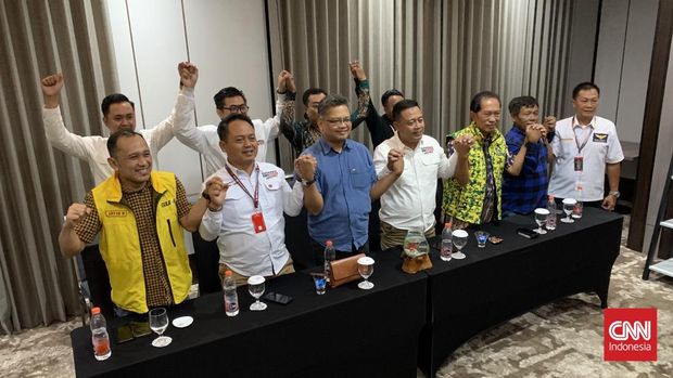 Tim Pemenangan Pasangan (TPP) Calon Gubernur dan Wakil Gubernur nomor urut 2 Khofifah Indar Parawansa-Emil Elestianto Dardak mengajak pihak lawannya, dan seluruh masyarakat Jatim, bersatu untuk bersama-sama membangun Jawa Timur.