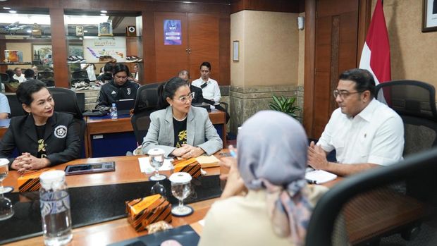 Menteri Ekonomi Kreatif/Kepala Badan Ekonomi Kreatif (Menekraf/Kabekraf) Teuku Riefky Harsya berjumpa  Persatuan Artis Film Indonesia (Parfi) 1956 (dok istimewa).