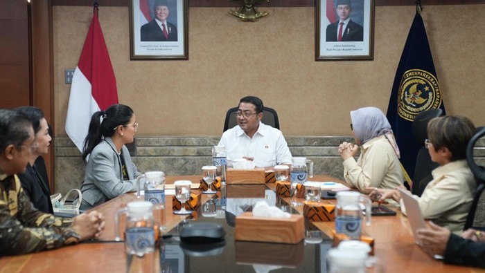 Menteri Ekonomi Kreatif/Kepala Badan Ekonomi Kreatif (Menekraf/Kabekraf) Teuku Riefky Harsya berjumpa Persatuan Artis Film Indonesia (Parfi) 1956 (dok istimewa). Menteri Ekonomi Kreatif/Kepala Badan Ekonomi Kreatif (Menekraf/Kabekraf) Teuku Riefky Harsya berjumpa Persatuan Artis Film Indonesia (Parfi) 1956 (dok istimewa).