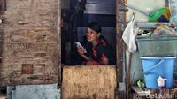 Mereka yang Bertahan di Kolong Tol Gedong Panjang Jakarta