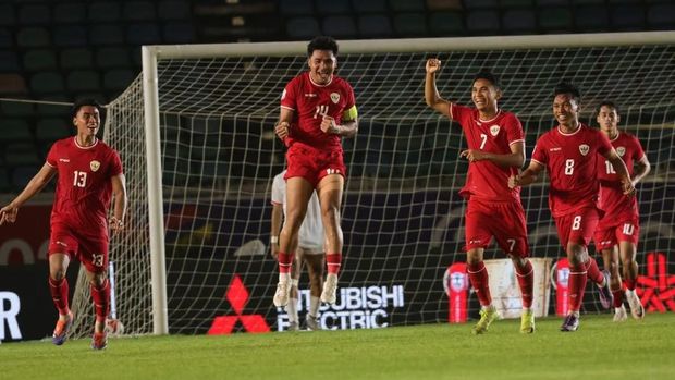 Myanmar vs Indonesia di Piala AFF 2024 Para pemain Timnas Indonesia merayakan gol Asnawi Mangkualam saat melawan Myanmar pada laga Grup B Piala AFF 2024 di Stadion Thuwunna, Yangon, Senin (9/12). (Dok. ASEAN United)
