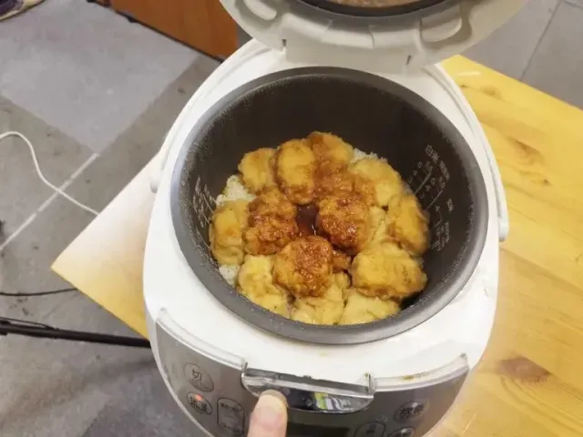 nasi nugget ayam nan dimasak pakai rice cooker