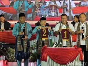 Romi Ajak Pendukungnya Legawa: Mari Membangun Jambi Bersama Haris-Sani Romi Ajak Pendukungnya Legawa: Mari Membangun Jambi Bersama Haris-Sani
