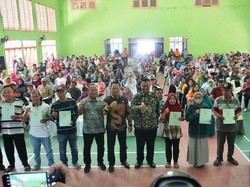 Pemkab Kediri Serahkan Sertifikat PTSL, Kebut Legalitas Aset Milik Warga