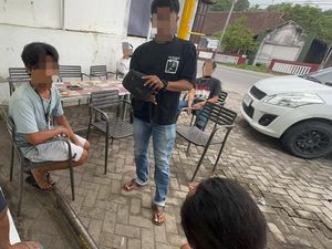 Polisi Tangkap Pemuda Saat Edarkan Sabu di Lombok Tengah Polisi Tangkap Pemuda Saat Edarkan Sabu di Lombok Tengah