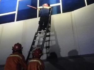 Perpustakaan Modern Sulawesi Tenggara Terbakar gegara Speaker Meledak Perpustakaan Modern Sulawesi Tenggara Terbakar gegara Speaker Meledak