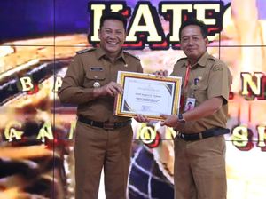 Plt Bupati Subandi Bangga Sidoarjo Raih Penghargaan Kabupaten Terinovatif Plt Bupati Subandi Bangga Sidoarjo Raih Penghargaan Kabupaten Terinovatif