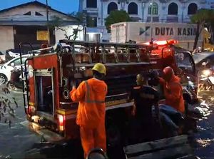 Puluhan Unit Mobil PMK Diterjunkan Sedot Genangan di Surabaya