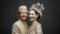8 Potret Resepsi Pernikahan Rio Haryanto-Athina Nuansa Emas nan Glamor