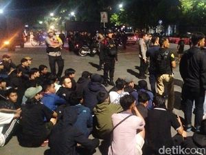 Laga PSS Vs Persib di Manahan Solo Berujung Ricuh Antarsuporter Laga PSS Vs Persib di Manahan Solo Berujung Ricuh Antarsuporter