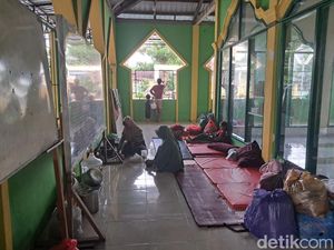 Cerita Warga Manggala Lelah Rumahnya Jadi Langganan Banjir di Makassar Cerita Warga Manggala Lelah Rumahnya Jadi Langganan Banjir di Makassar