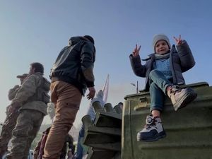 Video: Ekspresi Warga Suriah Merayakan Runtuhnya Rezim Assad