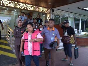 Kejati Papua Barat Tahan 2 Tersangka Baru Kasus Korupsi Proyek Jalan Rp 8,5 M Kejati Papua Barat Tahan 2 Tersangka Baru Kasus Korupsi Proyek Jalan Rp 8,5 M