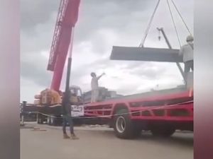 Video Detik-detik TKA China Tewas Tertimpa Pelat Besi 2 Ton di Kendal