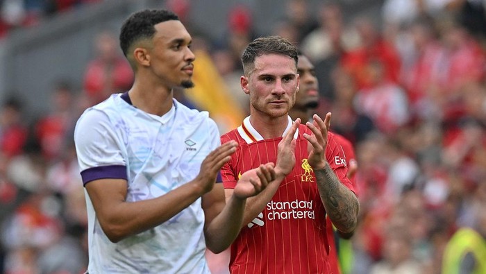LIVERPOOL, ENGLAND - SEPTEMBER 21: (THE SUN OUT, THE SUN ON SUNDAY OUT) Trent Alexander-Arnold of Liverpool and Alexis Mac Allister of Liverpool showing their appreciation to the fans at the end of the Premier League match between Liverpool FC and AFC Bournemouth at Anfield on September 21, 2024 in Liverpool, England. (Photo by John Powell/Liverpool FC via Getty Images)