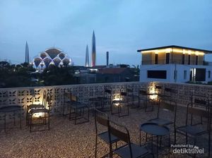 Kafe di Bandung dengan Pemandangan Masjid Al Jabbar yang Agung Kafe di Bandung dengan Pemandangan Masjid Al Jabbar yang Agung