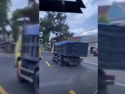 Video: Viral! Aksi Ugal-ugalan Sopir Truk di Lumajang, Ngaku Cuma Iseng