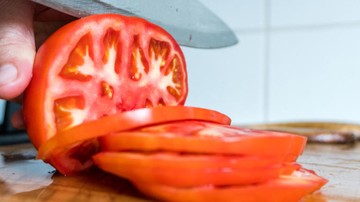 Tomat dan Mentimun Bisa Terpapar Salmonella, Waspadai 5 Tanda Keracunannya