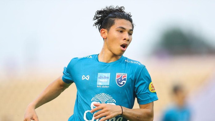 NONTHABURI, THAILAND - OCTOBER 11: Ben Davis of Thailand in action during the friendly match between Thailand U-23 and Army United at Nonthaburi Province Stadium on October 11, 2019 in Nonthaburi, Thailand. (Photo by Pakawich Damrongkiattisak/Getty Images)