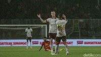 Borneo menyetarakan angka di menit ke-90+9. Habibi Jusuf menyontek umpan dari Mariano Peralta menjadi gol. Skor 1-1 mengakhiri laga.