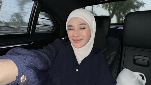 Gosip Terkini Selebriti Insertlive : Clara Shinta Umumkan Rencana Nikah Lagi, Calon Suami Rupanya Duda Satu Anak