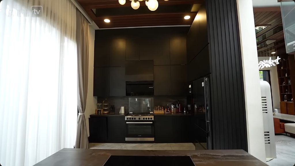Keren! Ini Dapur Rachel Vennya yang Mewah dan Bergaya Modern Keren! Ini Dapur Rachel Vennya yang Mewah dan Bergaya Modern