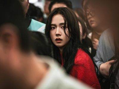 Foto: Jisoo BLACKPINK Dikejar Zombie di Drakor Newtopia, Tayang Februari 2025