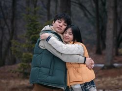 Video: Jisoo BLACKPINK-Park Jung Min Gemas Banget di Teaser Newtopia