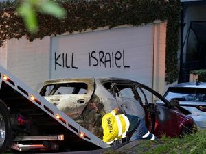 Dunia Hari Ini: Mobil Dibakar dalam Serangan Antisemitisme di Australia
