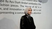 8 Potret Inspirasi OOTD Hijab dan Outfit Monokrom ala Citra Kirana